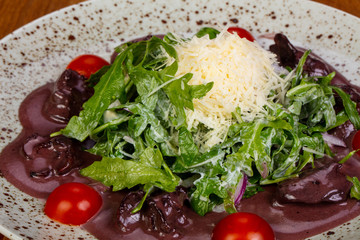 Liver salad with rucola