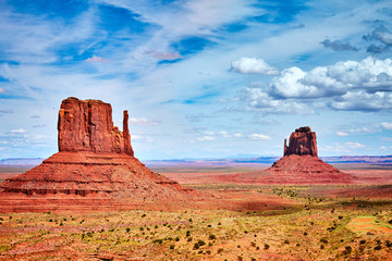 Fototapeta na wymiar Iconic buttes in the Monument Valley, Arizona, USA.