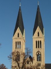 Fototapeta na wymiar Halberstadt - Blick auf Dom und Martinikirche im Winter