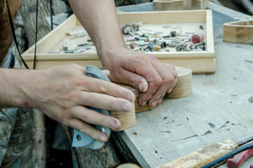 the carpenter polishes the product
