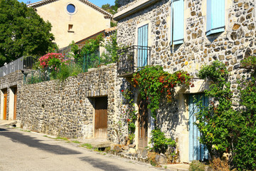 Fototapeta na wymiar village d'Aubignas en Ardèche