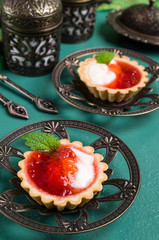 Round tartlets with red jam