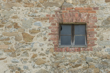 Fototapeta na wymiar Fenster, Wand, Ziegel