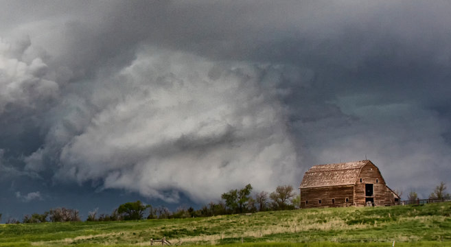 Mesocyclone as rotating thunderstorm, barn in foreground, Chugwater, Wyoming, US
