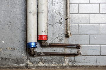 onduct hot and cold water communication pipes in thermal insulation