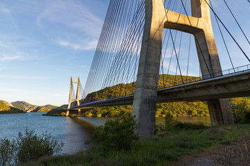 Puente con Tirantes Metalicos Sobre el Pantano de Los Barrios de Luna. Leon. España