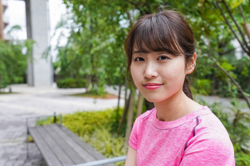 ストレッチする女性
