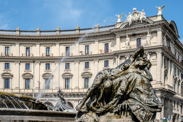 Fototapeta na wymiar Roma, monumento in Piazza della Repubblica
