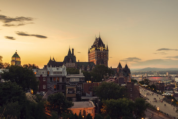 Obraz premium Frontenac Castle in Old Quebec City in the beautiful sunrise light