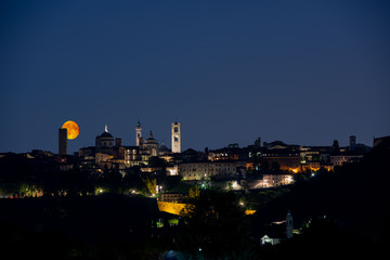 Fototapeta na wymiar Bergamo skyline