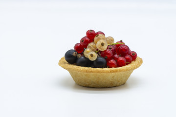 Tartlet red white black currant isolated dessert 