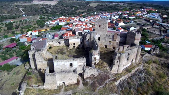 Drone en Belvis de Monroy. Pueblo de Caceres con castillo. ( Extremadura, España)