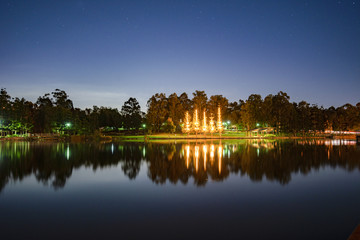 Fototapeta premium Beautiful lake in Springfield Lakes at dusk.
