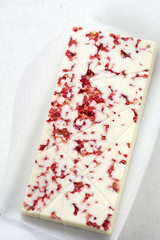 White chocolate bar filled with strawberry ganache & dried strawberry pieces