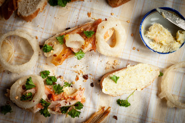 Smoked fish sandwich with onion rings