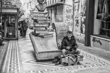 Rolgordijnen Street Life on the streets of Istanbul. © perekotypole