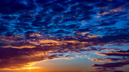 Fototapeta na wymiar Clouds before sunrise