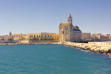Fototapeta na wymiar Trani Panorama: cathedral and waterfront