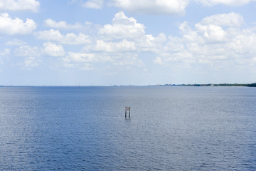 Obraz premium Sign on the middle of the river