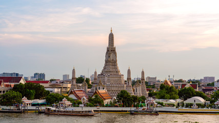 Obraz premium Wat Arun temple at sunset time , Bangkok, Thailand