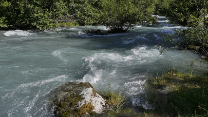 Obraz premium Gletscherregion Jostedalsbreen, Gletscherfluss des Supphellebreen in Fjærland, Norwegen