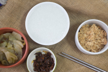 Boiled rice in white bowl and topping.