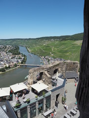 Burgruine Landshut über Bernkastel-Kues mit Blick auf die Mosel 

