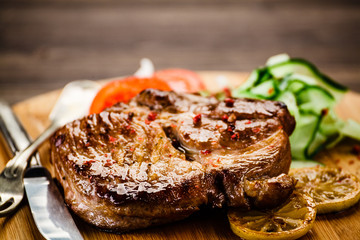 Grilled steak with vegetables 