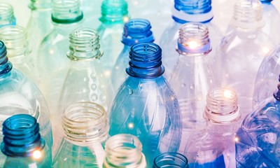 Plastic bottles of water - obrazy, fototapety, plakaty