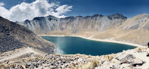 Laguna del sol en verano