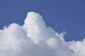 Obraz premium Amazing cumulus clouds and sunlight on the background of clear blue sky, Summer in GA USA.