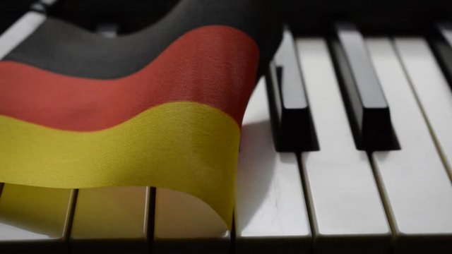 Silvana Comugnero Lied der Deutschen Deutschlandlied Hymn Niemiec video 德意志之歌 &Tau;&omicron; &tau;&rho;&alpha;&gamma;&omicron;ύ&delta;&iota; &tau;&omega;&nu; Oktoberfest &Gamma;&epsilon;&rho;&mu;&alpha;&nu;ώ&nu; movie Песнь немцев