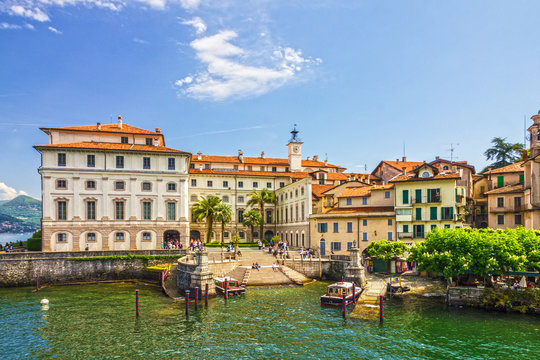 Fototapeta Stresa, Italy: Isola Superiori dei Pescatori island, Lombardy.