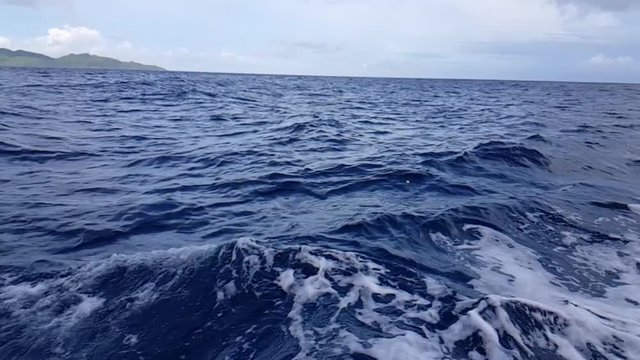 Slowmotion waves in the middle of the ocean in Batanes, Philippines