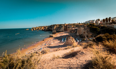 Fototapeta premium playa rocosa situada en algarve (Potugal) 