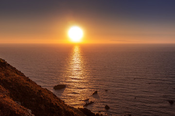 puesta de sol en el oceano atlantico