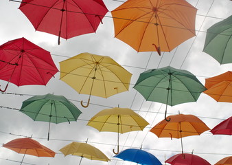 Obraz premium Lots of umbrellas in the sky.