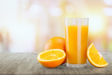 Orange juice and slices of orange