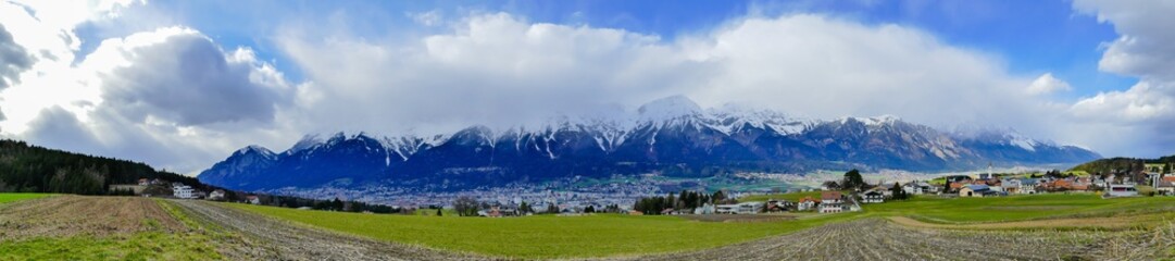 Fototapeta na wymiar Panoramafoto Inntalkette Innsbruck