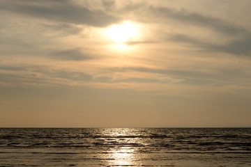 Obraz premium Cloud sunset over sea.