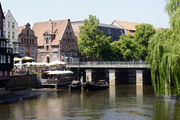 Fototapeta na wymiar historische Altstadt Lüneburg - alter Hafen