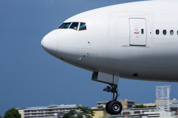 滑走するジェット旅客機・コクピット