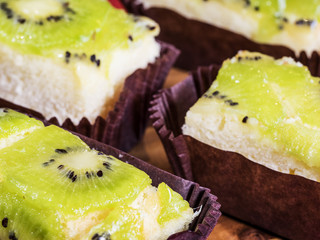 Cheesecake with kiwi.