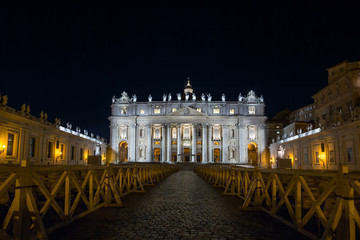 Fototapeta na wymiar View of St Peter's Cathedral and basilica from St Peter's square at night
