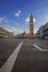 Fototapeta premium Venice's Campanile and St Mark's Basilica