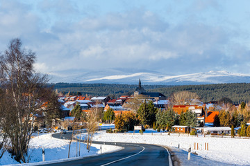 Fototapeta premium Blick nach Hasselfelde im Winter