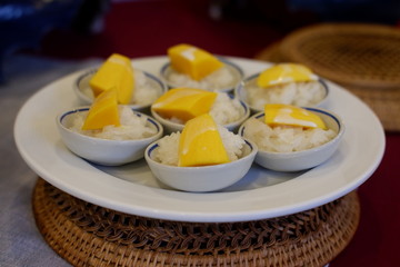 mango with sticky rice