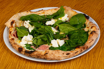 Pizza with ham and spinach