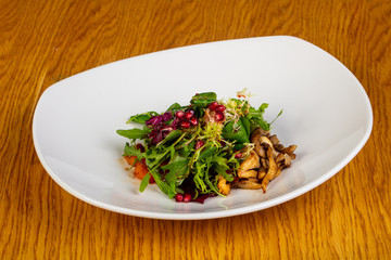 Salad with chicken liver