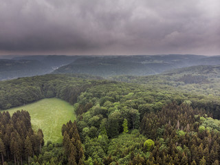 Regenwolken über der Schwäbischen Alb - Luftaufnahme